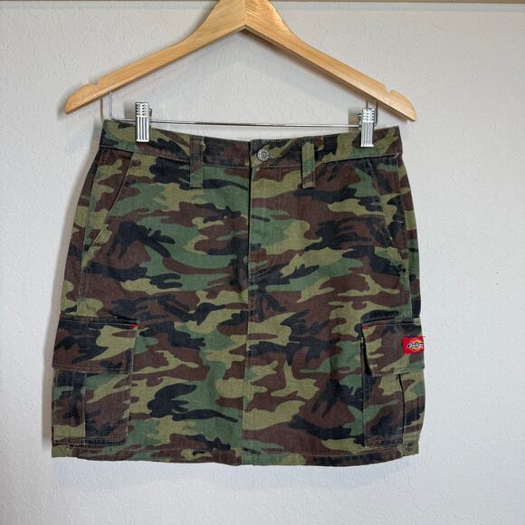 Girl Junior's Dickies Mid Rise Camouflage Denim Cargo Mini Skirt Size 7 NEW - Picture 1 of 9